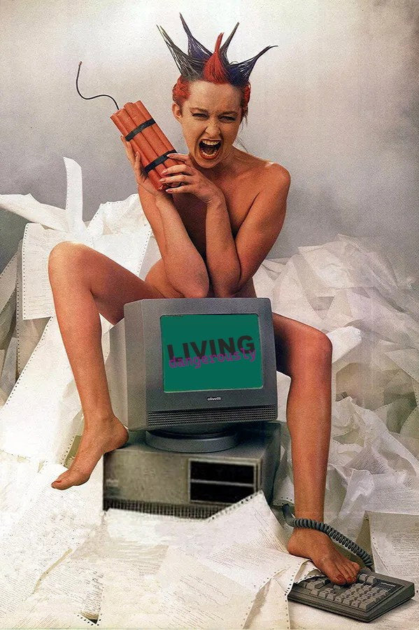 Almost Naked Animals – Living Dangerously (Bilingual) (DVD, VF/EN)